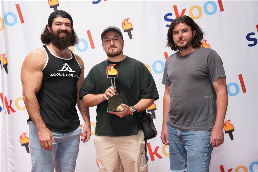 Recibiendo el trofeo de los Skool Games en una segunda edición